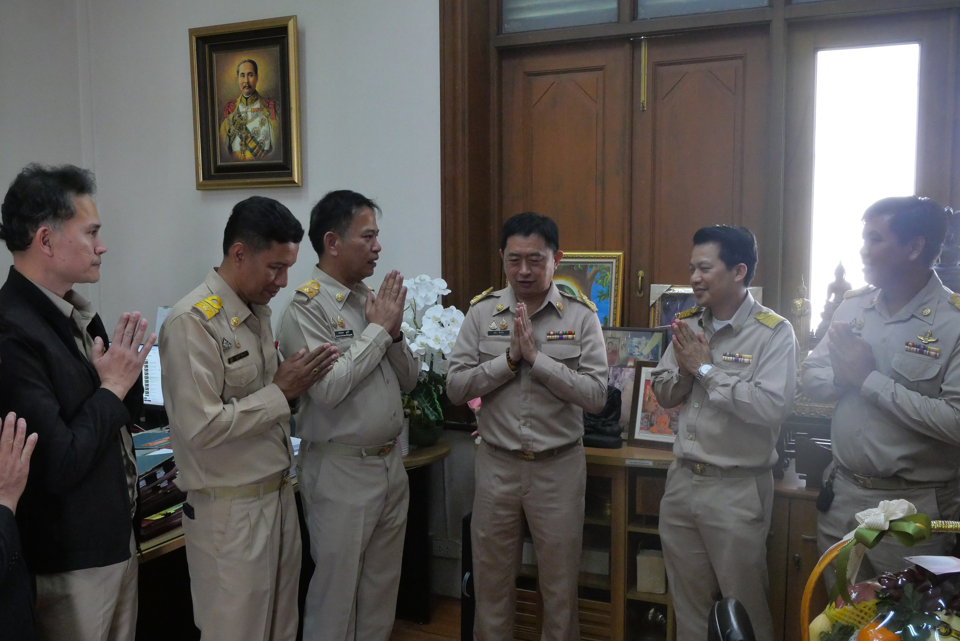 title - ส.ป.ก. ร่วมกัน สวัสดีปีใหม่ ผู้บริหารสำนักงานการปฏิรูปที่ดินเพื่อเกษตรกรรม พร้อมรับพรต้อนรับปีใหม่ 2569